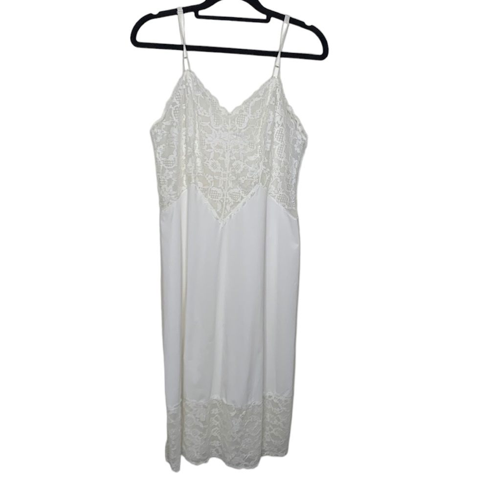 T8 Vintage Vanity Fair slip for dresses creamy white size small